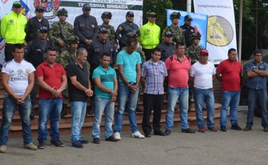 En allanamientos simultáneos fueron capturadas doce personas, señaladas por las autoridades de pertenecer a la red de apoyo del Eln en Norte de Santander, concentrando su accionar delictivo en el hurto de hidrocarburos. Ejército Nacional
