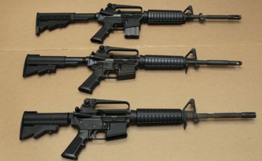 Algunos republicanos parece que ahora lo están reconsiderando, incluido el representante Bob Dold, quien está sumido en una reñida lucha por la reelección en Illinois. AP