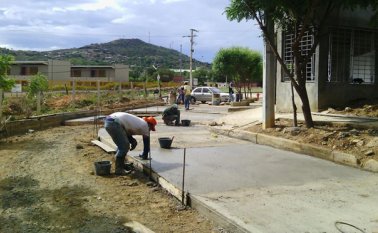 Las cuadrillas de trabajo de la ciudadela El Progreso son unas de las más adelantadas. Los vecinos trabajan en la pavimentación de domingo a domingo. Cortesía