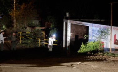 El artefacto fue tirado contra un establecimiento recreacional de La Palmita. Cristian Herrera