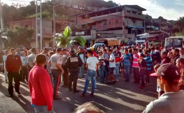 El alcalde de esa zona, Alberto Maldonado, confirmó que hace más de 15 días no llegan alimentos a los diferentes supermercados del municipio Torbes. Eilyn Cardozo