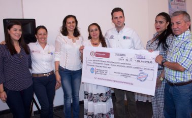 Los incentivos económicos los entregó la Secretaria de Educación, Fabiola Cáceres, y  el secretario de gobernador encargado, Yebrail Haddad. Alfredo Estévez