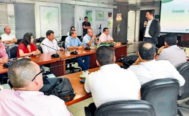 38 alcaldes del departamento conocieron en Medellín experiencias relacionadas con la generación de energía, alumbrado público y saneamiento básico. Cortesía