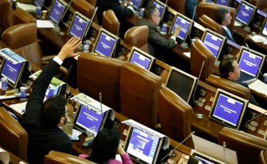En el Congreso de la República  se escuchan las críticas ciudadanas y de algunos partidos políticos con representatividad en la Cámara y el Senado, por el reajuste al salario de los legisladores colombianos. Archivo