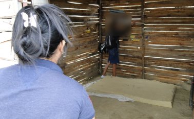 En este rancho, ubicado en el barrio Los Olivos, pasaron la noche las niñas tras escapar de sus casas. La Opinión