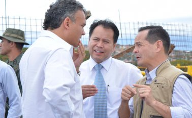 Según la Cancillería, Norte de Santander es el departamento pionero en la promoción de los acercamientos binacionales, como este, de los gobernadores William Villamizar (centro), de Norte de Santander, y José Vielma, de Táchira, der. Edinsson Figueroa