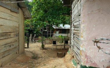 En el sector rural muchas parcelas está abandonadas por las amenazas que recibieron sus ocupantes de las bandas criminales. La Opinión