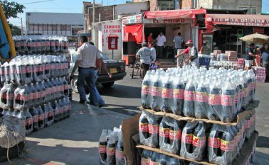 El gravamen propuesto por el ministerio de salud sería del 20% para las bebidas azucaradas y hasta del 400% para los cigarrillos. Colprensa