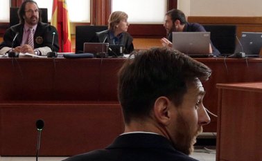 Lionel Messi y su padre fueron hallados culpables de tres cargos de defraudar a la hacienda. AFP