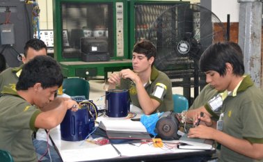 La norma genera “medidas para superar barreras de acceso al mercado del trabajo”, para quienes tienen entre 18 y 28 años. Archivo