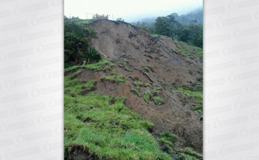 Las montañas de la zona, antes firmes y robustas, poco a poco se convierten en una mancha de lodo. Cortesía