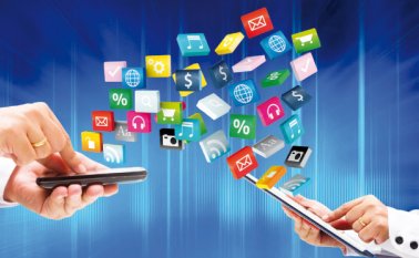 Las personas revisan entre 100 y 150 veces al día las aplicaciones móviles.  Tomada de Internet