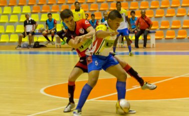 Cúcuta Niza derrotó este viernes, en el coliseo Toto Hernández, 6-5 a Depor Cartagena en un angustioso partido.  Alfredo Estévez