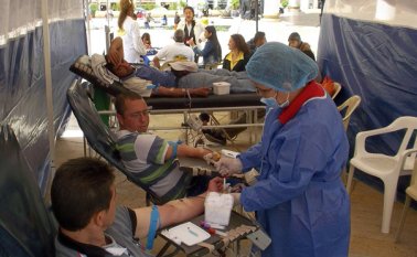 En el parque Águeda Gallardo de Pamplona se cumplió la jornada de donación de sangre. Roberto Ospino