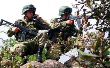 El grupo de guerrilleros "haría parte de la extracción de la comisión de seguimiento, monitoreo y constancia del cese el fuego bilateral y definitivo", según las Farc. Colprensa