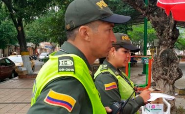 Los uniformados les dieron instrucción en diversas temáticas y fortalecieron sus conocimientos en las normas vigentes. AFP