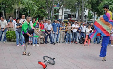 Los payasos también tuvieron su espacio en las tomas de cultura al parque que sirvieron de antesala a las Ferias de Cúcuta 2016. Mario Caicedo y César Obando
