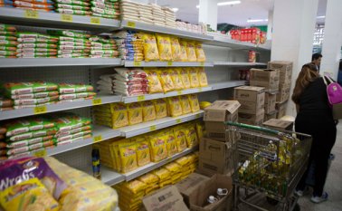 La venta de harina y azúcar está siendo controlada en algunos supermercados de Cúcuta y el área metropolitana. Juan Pablo Cohen