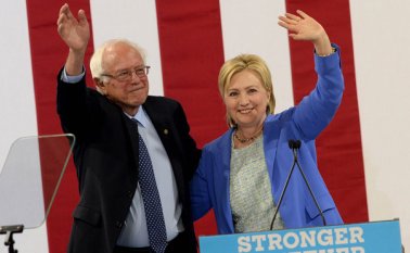 Bernie Sanders y Hillary Clinton. AFP