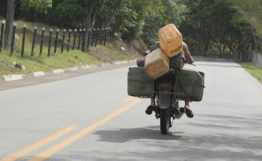 El control fronterizo debe, según los alcaldes, reducir la criminalidad asociada a actividades ilegales como el contrabando de gasolina. Archivo