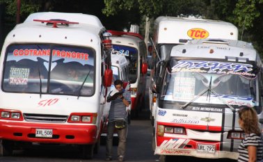 Hasta el momento, los usuarios de ese servicio pagan $1.400 cuando se suben a las busetas o microbuses y $1.300 en los buses. Archivo La Opinión