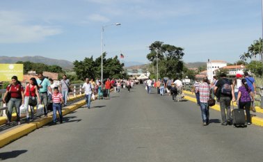 Los trabajadores del agro piensan cruzar la frontera para comprar semillas, abono y medicinas para sus animales que no se consiguen en Venezuela. Archivo