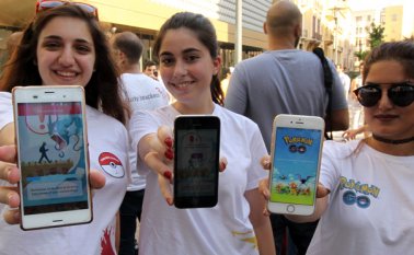 Utiliza geolocalización para que sus usuarios puedan atrapar Pokémons, las pequeñas criaturas que se popularizaron hace casi dos décadas. AFP