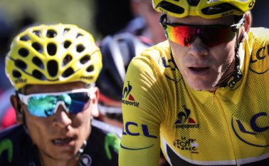 Nairo Quintana detrás de Chris Froome. AFP