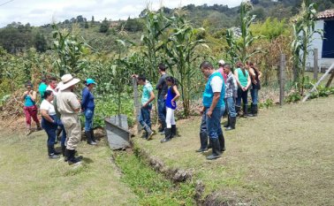 El grupo de aprendices del programa SER Rural, del Sena, recorrió una de las granjas de la Universidad Nacional en su sede de Antioquia, con la ilusión de que, un día, una institución como esta llegue a su pueblo. Cortesía