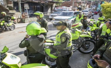 Hace una semana la Policía fue atacada en medio de un enfrentamiento entre dos bandas criminales en un barrio del Occidente de Medellín. Colprensa