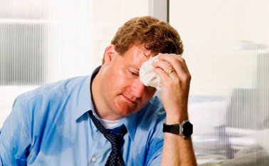 Un individuo sano puede sudar entre 3-4 litros por hora expuesto a altas temperaturas. Internet | Referencial