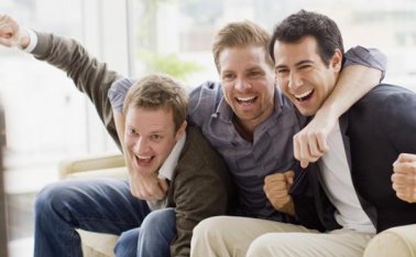 Ver fútbol acompañado puede ser una buena estrategia para su salud. Tomada de Internet