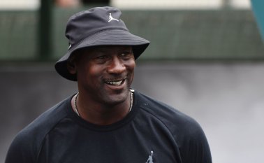 El exjugador de baloncesto y leyenda del deporte estadounidense Michael Jordan quiere calmar los problemas entre policías y negros que se han presentado en su país. APF