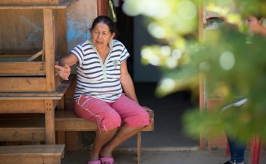 Casi de la nada, Virginia Jaimes se fue haciendo poco a poco una dirigente comunitaria insustituíble para sus vecinos, los campesinos de Los Mangos. Juan Pablo Bayona