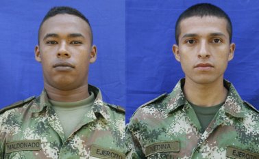 Jeiler Fidel Maldonado Padilla (izq.) y Eduar Alexander Medina Vásquez (der.) Ejército
