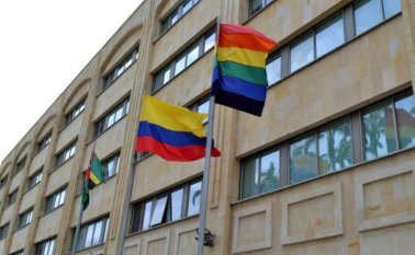 De acuerdo con el funcionario, se trata de un acto simbólico: “Es una bandera en pro de la tolerancia, del respeto a la diversidad en términos de orientación sexual y de género". Colprensa