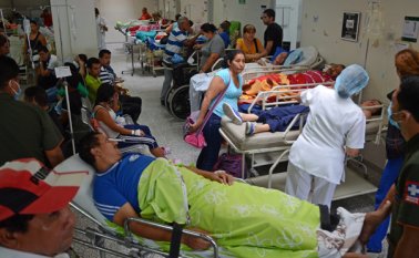 En urgencias fueron recibidas las alumnas que presentaban náuseas, dolor estomacal y dificultades para respirar. Cortesía