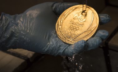 El modelo de la elaboración de las medallas olímpicas fue definido por la organización de las justas deportivas. AFP