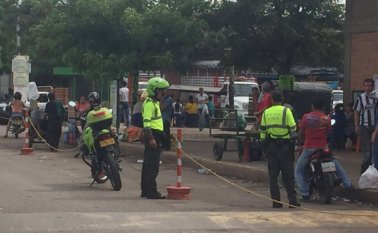 Vehículos mal parqueados. Colprensa