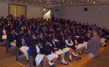 El especialista, Nicolás Salazar, ofreció orientación sobre sexualidad responsable a los estudiantes del colegio Provincial. Roberto Ospino