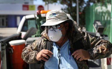 Los CDC emitirían una advertencia a mujeres embarazadas o mujeres que consideran quedar embarazadas, de que eviten un área de 2,5 kilómetros cuadrados en el condado de Miami-Dade, donde al parecer está el foco de contagio. AFP