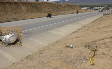 Franklin Pacheco Arévalo perdió el control de la moto que conducía a la entrada de Valles del Rodeo. La moto era una Honda Deluxe. Las autoridades también indagan sobre posible exceso de velocidad. Alfredo Estévez