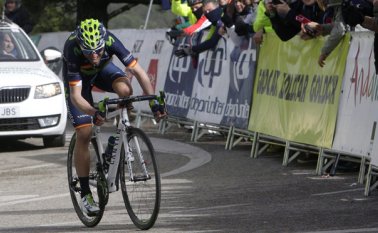 Alejandro Valverde, compañero de Nairo Quintana y Winner Anacona en el equipo Movistar, será el líder de la escuadra española en Río de Janeiro que el sábado comenzará a rodar en el ciclismo olímpico. AFP