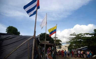 La partida de los cubanos a ese destino incierto no deja conmover. AFP