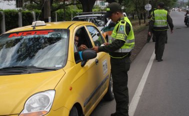 96 comparendos fueron por invasión del espacio público (mal parqueo y abandono).  Archivo