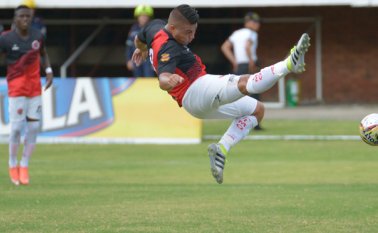 El Cúcuta fue superior en la primera parte de juego y se fue arriba con un tanto de Jefferson Murillo. Juan Pablo Bayona