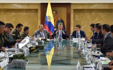 El presidente Juan Manuel Santos aclaró que las capacidades de mando y el papel que ejercen los gobernadores y alcaldes en sus departamentos y municipios no cambia con la instalación de las zonas de ubicación de las Farc. Presidencia
