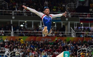 Simone Biles durante su actuación este jueves en la Arena Olímpica. AFP
