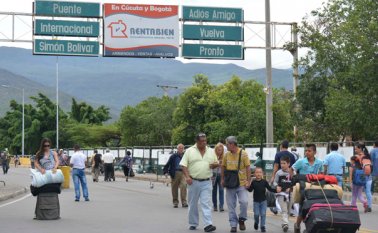 En la víspera de la reapertura, muchos ciudadanos venezolanos y colombianos se movilizaron por el puente Simón Bolívar. Edinsson Figueroa