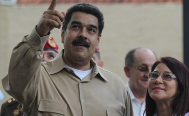 El aumento salarial regirá a partir del 1 de septiembre, según el presidente venezolano. AFP